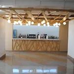 Gara Golf & فندق